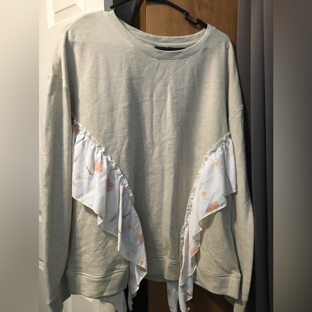 Womens size XLG long sleeve shirt great condition